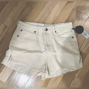 Amuse Society Shoreline Shorts Size 28, but runs small
